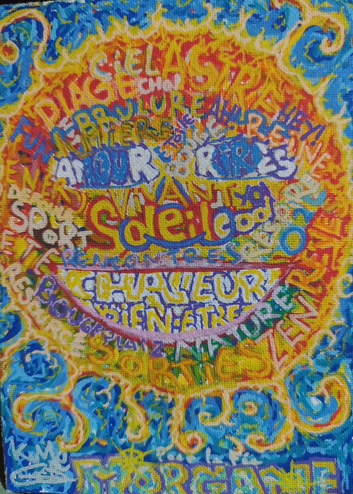 Un soleil souriant entièrement composé de mots colorés, sur un fond de vagues bleues.